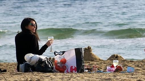 Algunos han optado por celebrar su particular banquete frente al mar