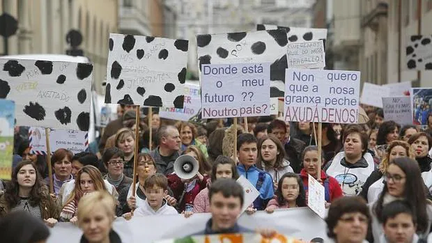Decenas de ganaderas de la provincia de Lugo durante la manifestación del pasado miércoles