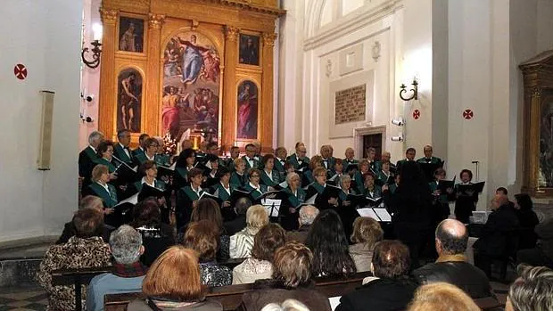El coro de la Universidad de Mayores «José Saramago» ofreció un concierto en el convento de Santo Domingo el Antiguo