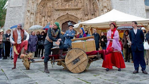 Teatralización de la obra de Miguel Delibes «La Ruta del Hereje» por las calles de Valladolid