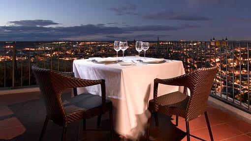 Cena en el Parador, con Toledo al fondo