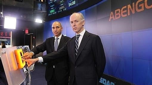 El presidente de Abengoa, Felipe Benjumea (d), y el consejero delegado de la entidad, Manuel Sánchez (i)