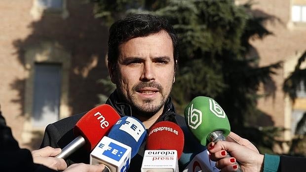 Izquierda Unida negocia con Bildu para formar grupo propio en el Congreso