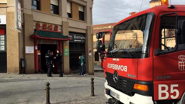 Los bomberos acuden al incendio del restaurante chino