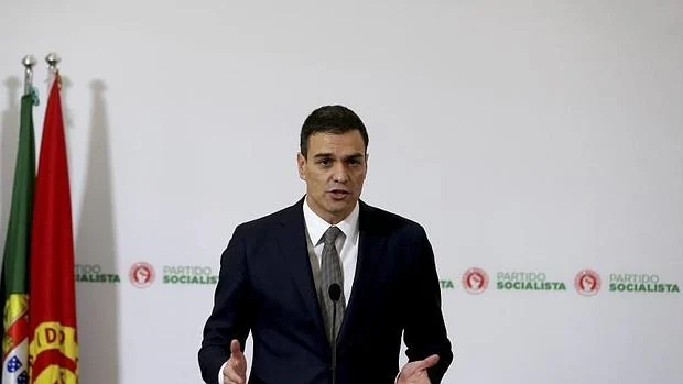 Pedro Sánchez confirma en Lisboa que busca un «pacto a la portuguesa» con «las fuerzas del cambio»