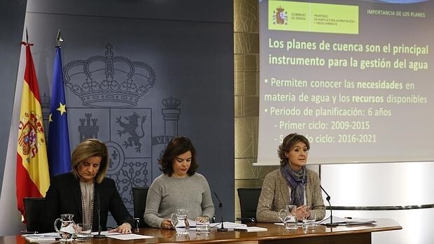 Fátima Báñez, Soraya Sáenz de Santamaría e Isabel García Tejerina, en La Moncloa