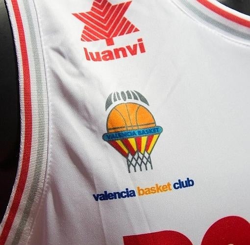 Así es la nueva camiseta «retro» del Valencia Basket