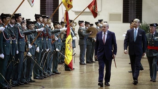 Fernández Díaz dice que el Gobierno siempre tendrá a la Guardia Civil para garantizar la unidad de España