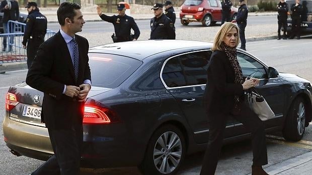 La Infanta y Urdangarín llegan a la sala del juicio del caso Nóos