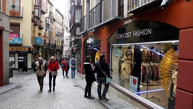 Se han abierto nuevas tiendas de ropa en la calle Comercio