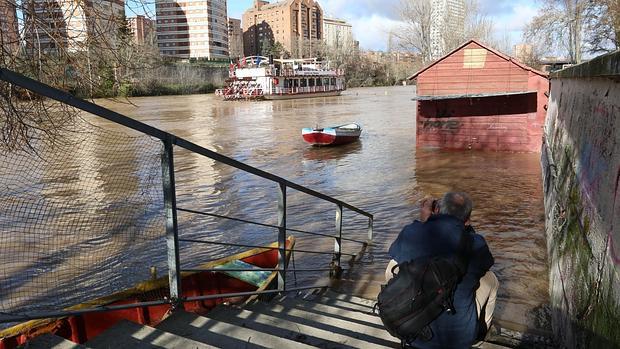 La punta de crecida para el río Pisuerga, a su paso por la capital, se espera para el miércoles