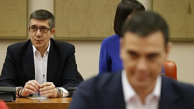 Patxi López junto al líder del PSOE, Pedro Sánchez