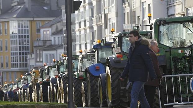 Tractorada en la Ronda de la Muralla de Lugo.