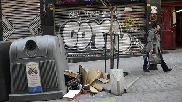 Basura acumulada en la travesía del Arenal