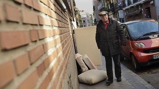 El expresidente hace un recorrido con ABC por su barrio, La Latina