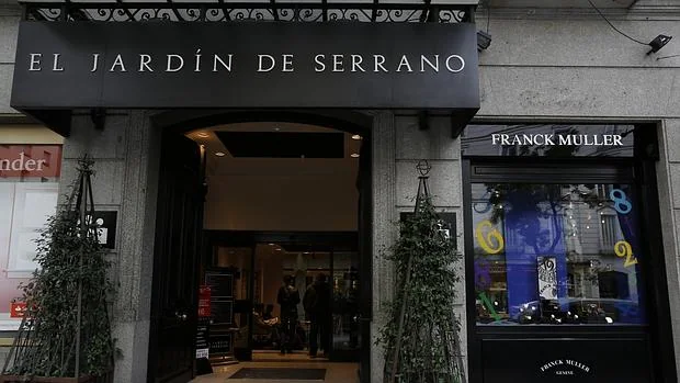 Escaparates de tiendas de lujo en la calle Goya