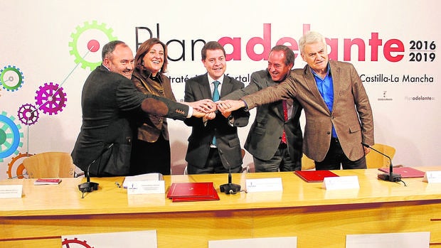 Firmado el Plan Adelante de apoyo a las empresas