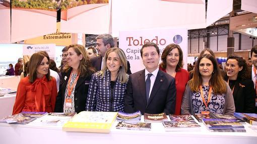 García-Page, con Tolón, en el stand de la Capitalidad Gastronómica en Fitur