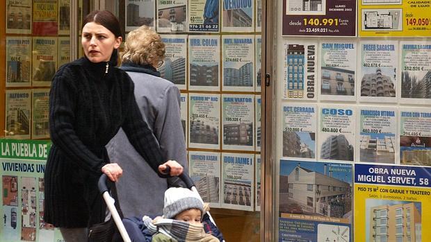 El precio de la vivienda frena su caída y registra el menor descenso de los últimos siete años