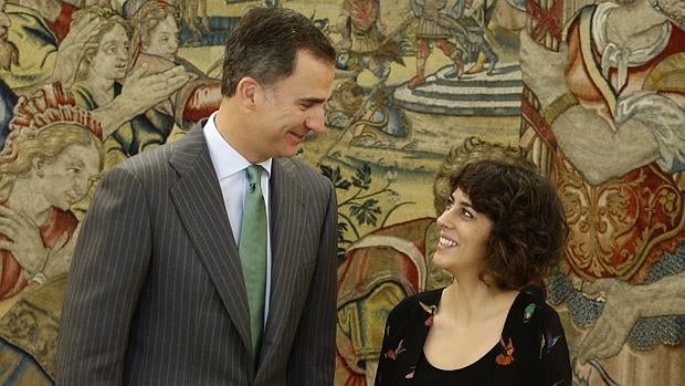 Don Felipe con la portavoz de En Marea, Alexandra Fernández, este miércoles en La Zarzuela