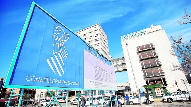 Montón sitúa a candidatos de Compromís y Podemos en la cúpula de dos hospitales