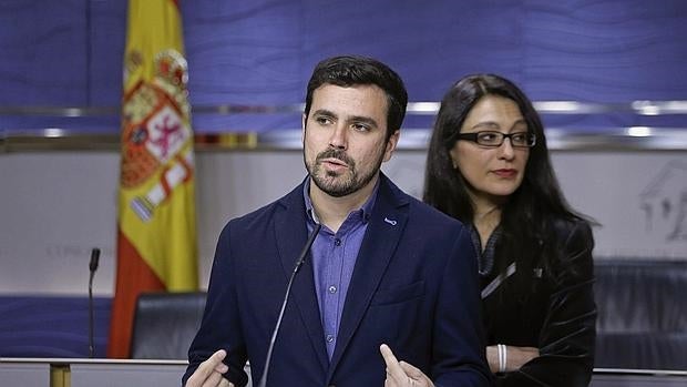 Garzón, dispuesto a un gobierno alternativo al PP pero «con el programa por delante»