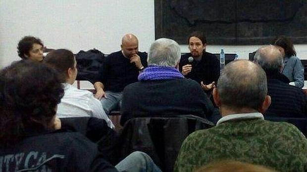 Pablo Iglesias, en el centro; a su lado el lider regional de Podemos, José García Molina