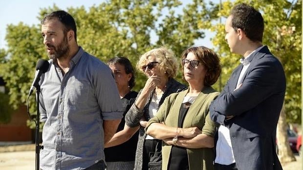 Nacho Murgui junto a Carmena, Sabanés y José Manuel Calvo, en un acto en San Blas en septiembre