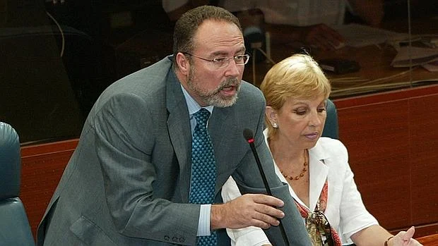 Eduardo Tamayo y María José Sáez, tras la fallida investidura de Simancas en 2003