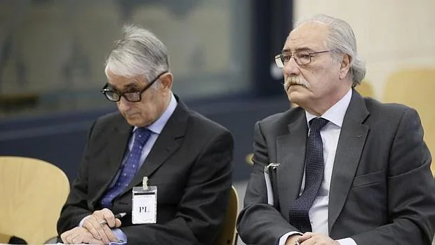 Juan Pedro Hernández Moltó e Ildefonso Ortega están siendo juzgados por la presunta maniobra contable con las que ocultaron las millonarias pérdidas de la entidad del ejercicio 2008