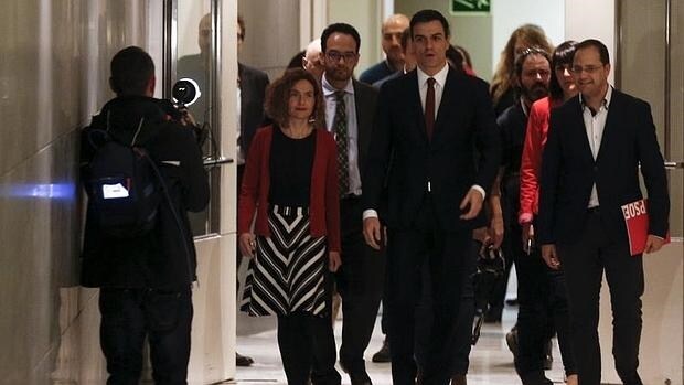 Pedro Sánchez, en los pasillos del Congreso de los Diputados
