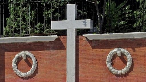 Monumento a los mártires del cementerio de San Isidro
