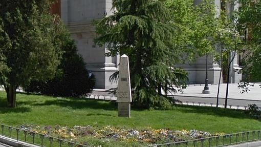 Monolito al Alférez Provisional en la plaza de Felipe IV retirado por el Ayuntamiento