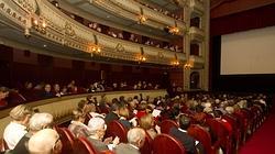 Lleno absoluto en el teatro Rosalía de Castro de La Coruña