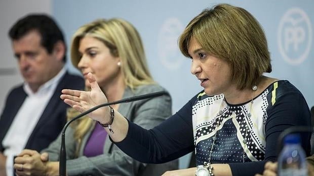 Bonig, junto a la secretaria general del PPCV, Eva Ortiz, y el presidente del PP de Alicante, José Císcar