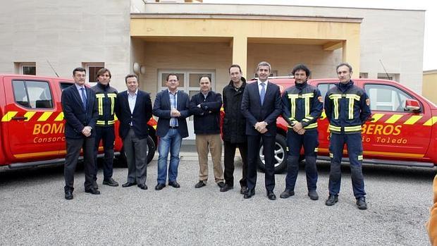 El presidente de la Diputación durante el acto de recepción de dos nuevos vehículos todoterreno para Villacañas y Belvís de la Jara