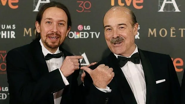 Pablo Iglesias y el director de la Academia del Cine, Antonio Resines