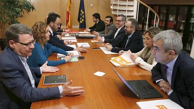 Segunda reunión de los equipos negociadores de PSOE y Ciudadanos