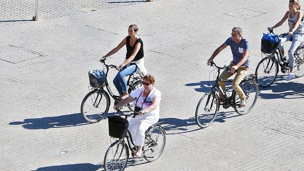 Imagen de un grupo de turistas de Valencia