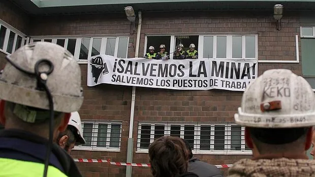 Trrabajadores de La Hullera se manifiestan en defensa de la minería