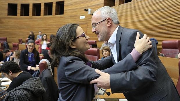 Mónica Oltra y Antonio Montiel, en las Cortes