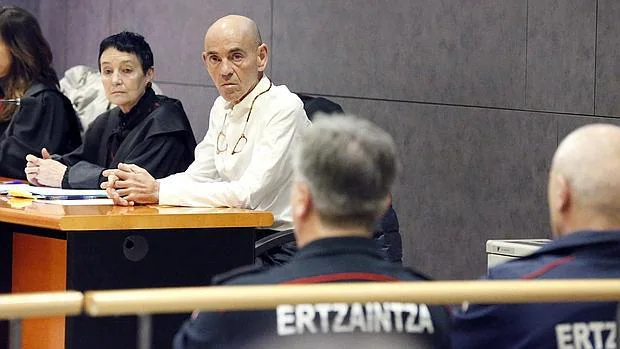 Jon Ezkurdia, marido de Koldo Losada, durante el arranque del juicio oral
