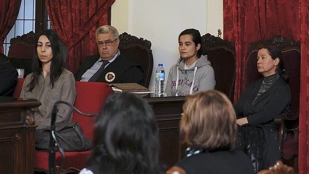 Raquel, Triana y Montserrat en una de las jornadas del juicio que se ha prolongado casi un mes en León