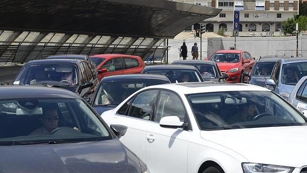 Tráfico en la calle Alcalá, a la altura de Ventas