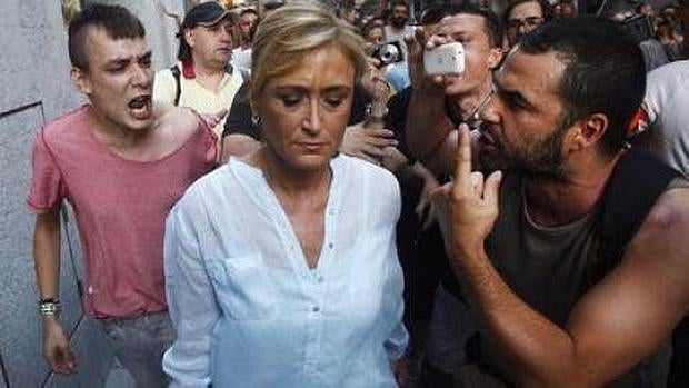Los escraches pasan de ser 'jarabe democrático' a 'acciones fascistas' desde que le afectan a Ahora Madrid