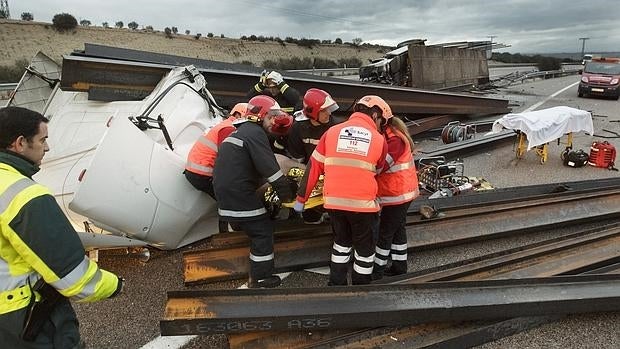 Colisión entre un camión y un turismo en el km 344 la A62 a la altura del término municipal de Espeja