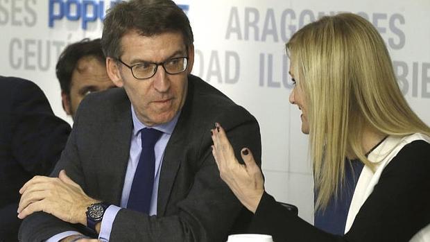 Feijóo y Cifuentes durante la reunión del Comité Ejecutivo Nacional del PP, el pasado diciembre