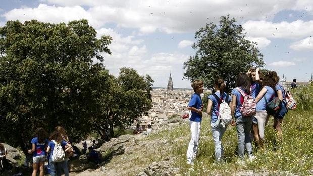 El 1 de mayo son cientos los toledanos que pasan el día en el Valle