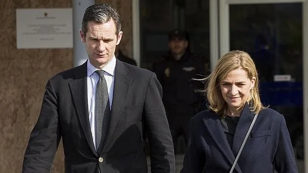 Urdangarín y la Infanta Cristina salen de los juzgados