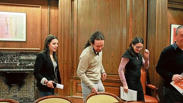 Irene Montero, Pablo Iglesias, Mónica Oltra y Joan Baldovi, de Compromis, en la reunión de ayer